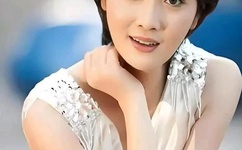 含着她两个硕大的乳峰A片